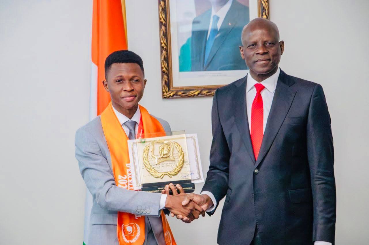 Rencontre avec prof. 𝐀𝐝𝐚𝐦𝐚 𝐃𝐈𝐀𝐖𝐀𝐑𝐀, Ministre de l'Enseignement Supérieur